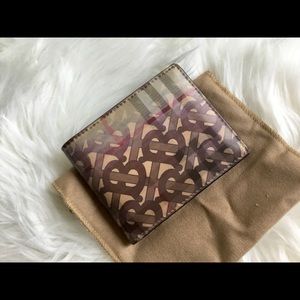 Burberry
Bifold Wallet Hologram TB  Check